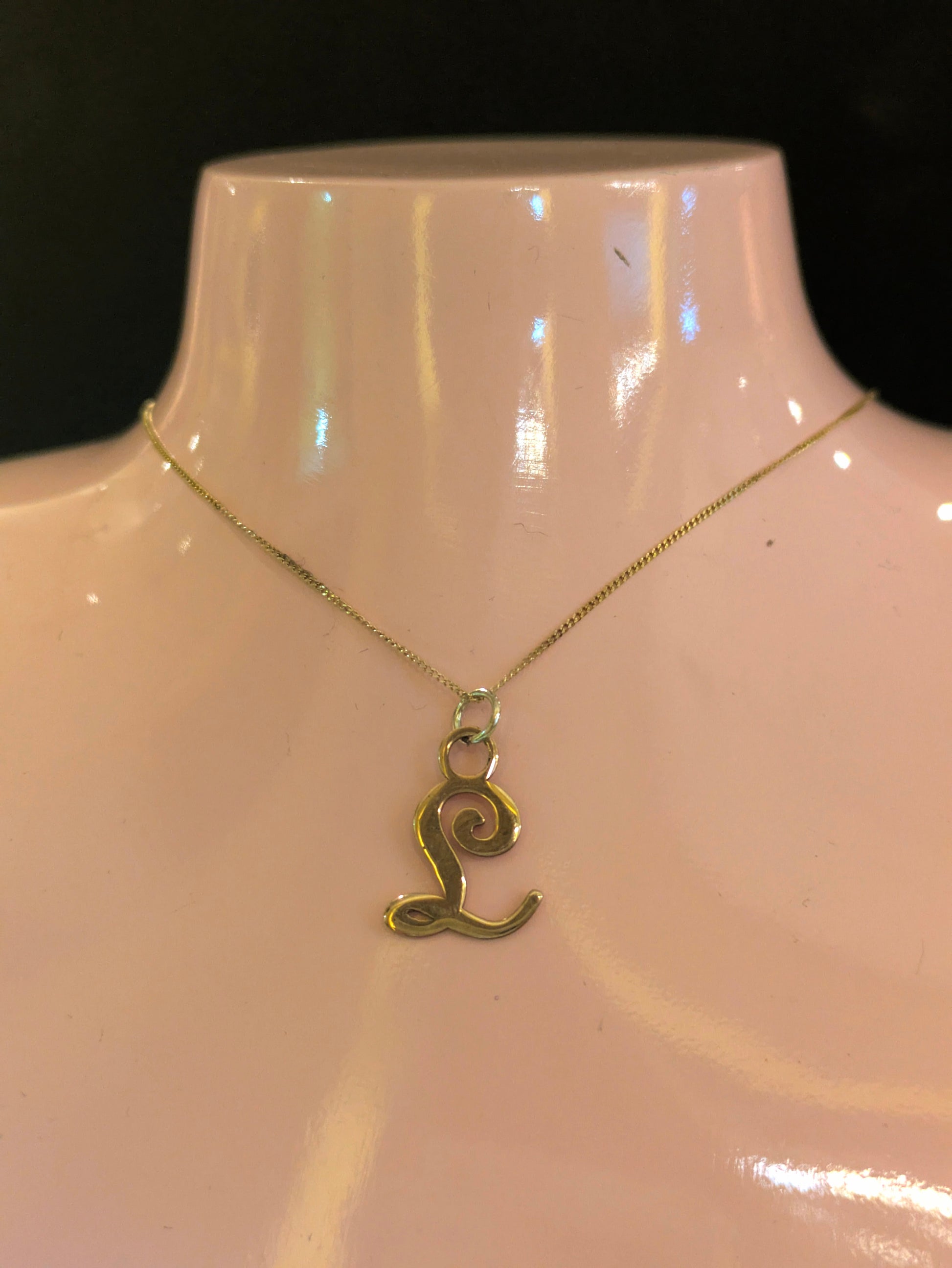 Gold letter L pendant, perfect for necklaces or bracelets