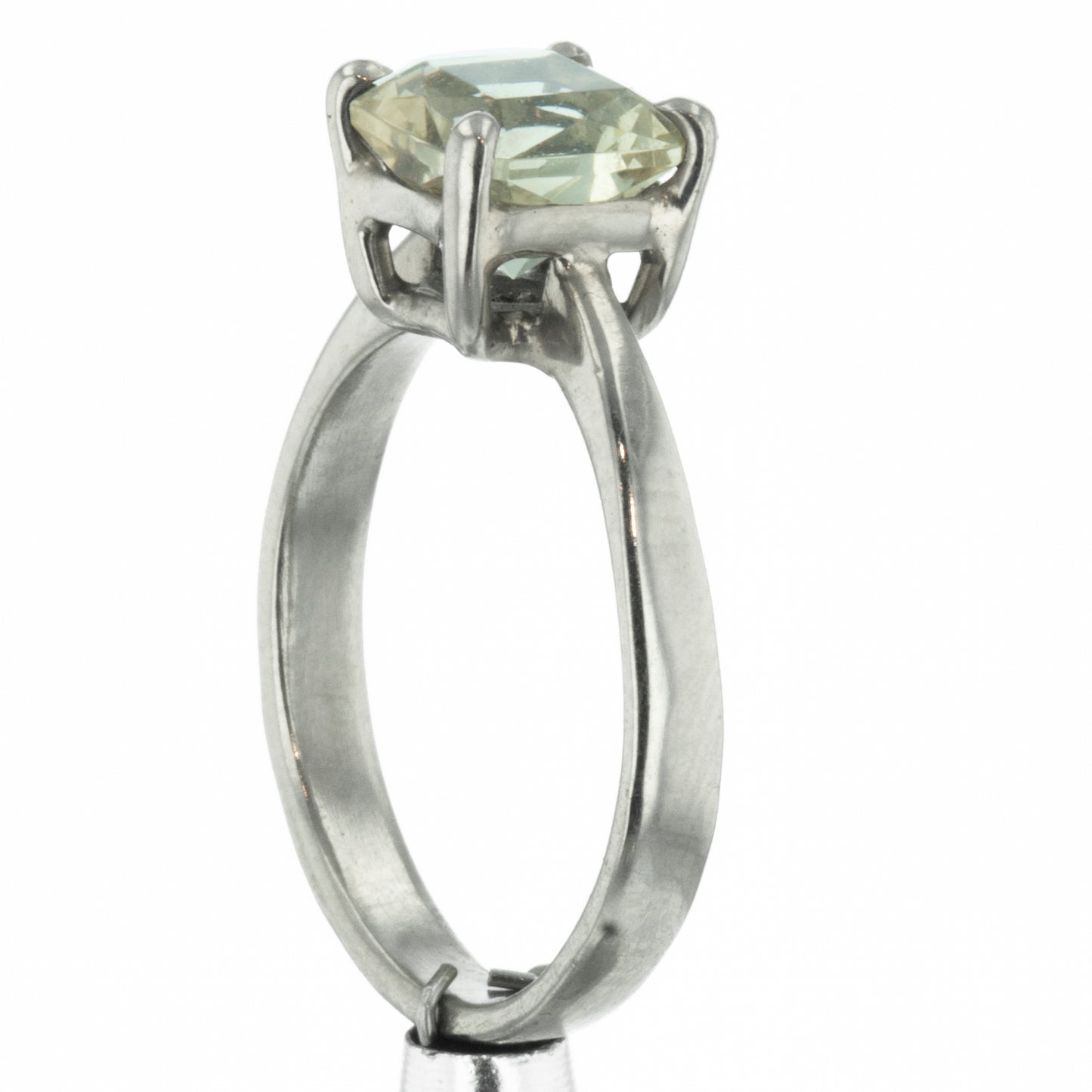 Solitaire sunstone ring