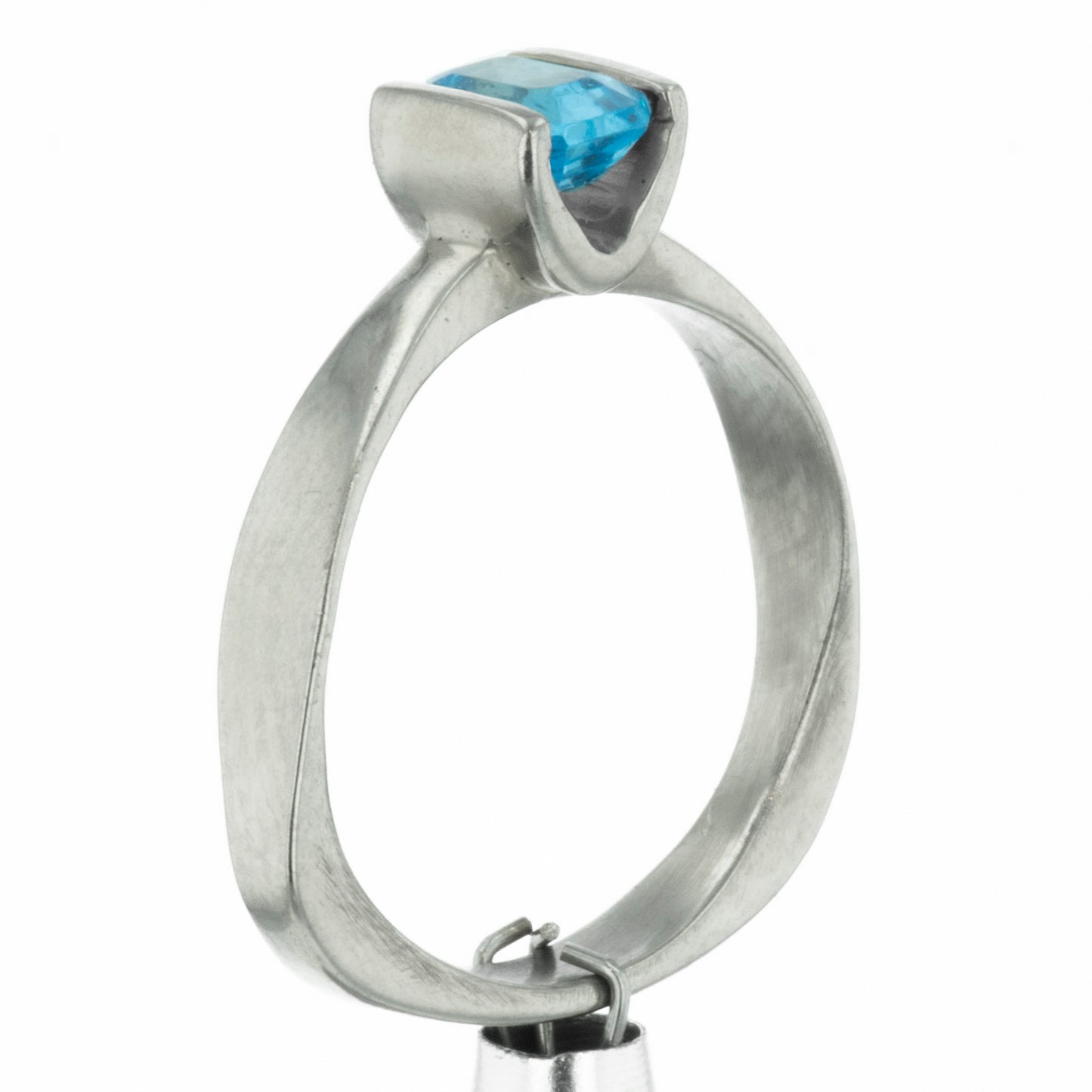 Topaz ring white gold