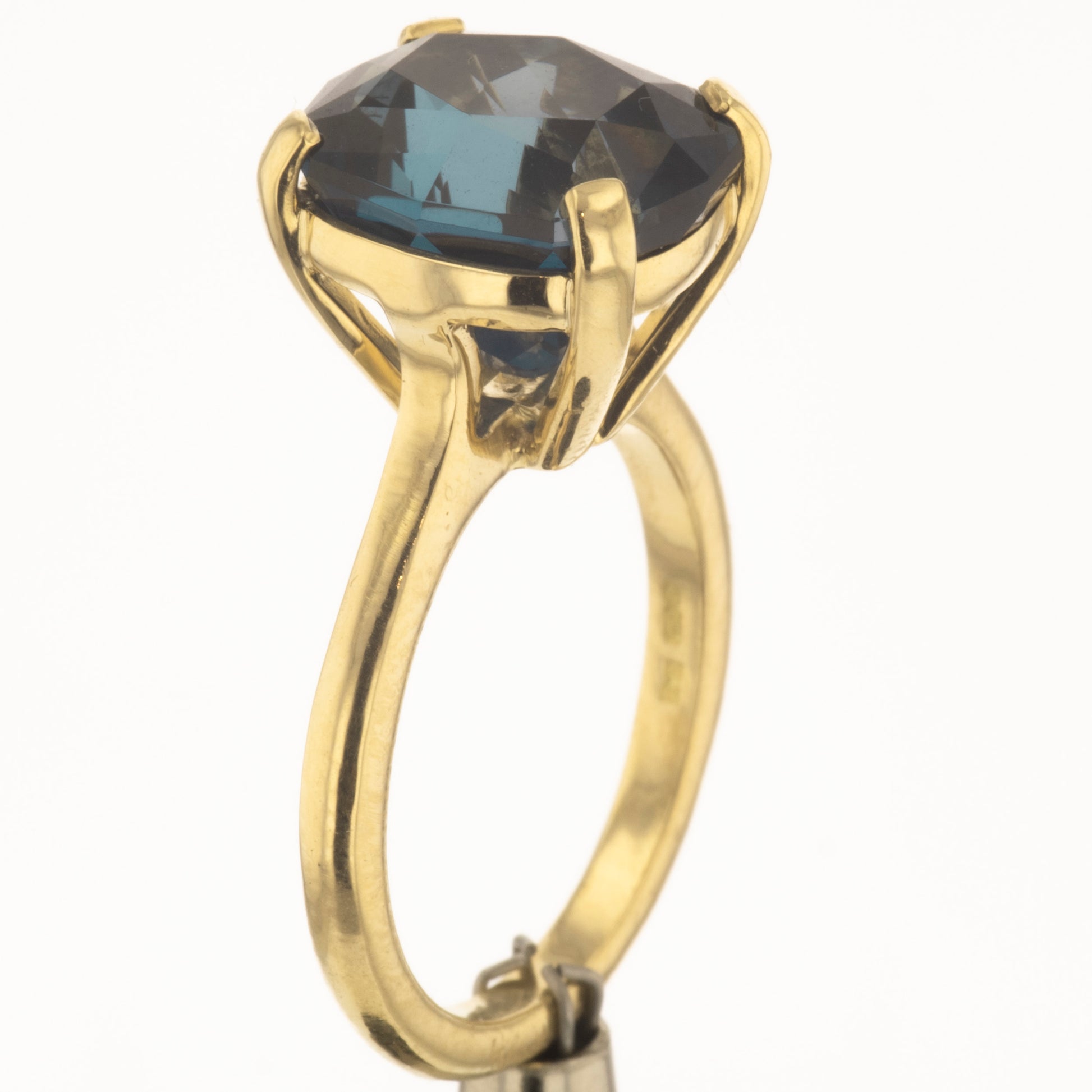 London blue Topaz in yellow gold