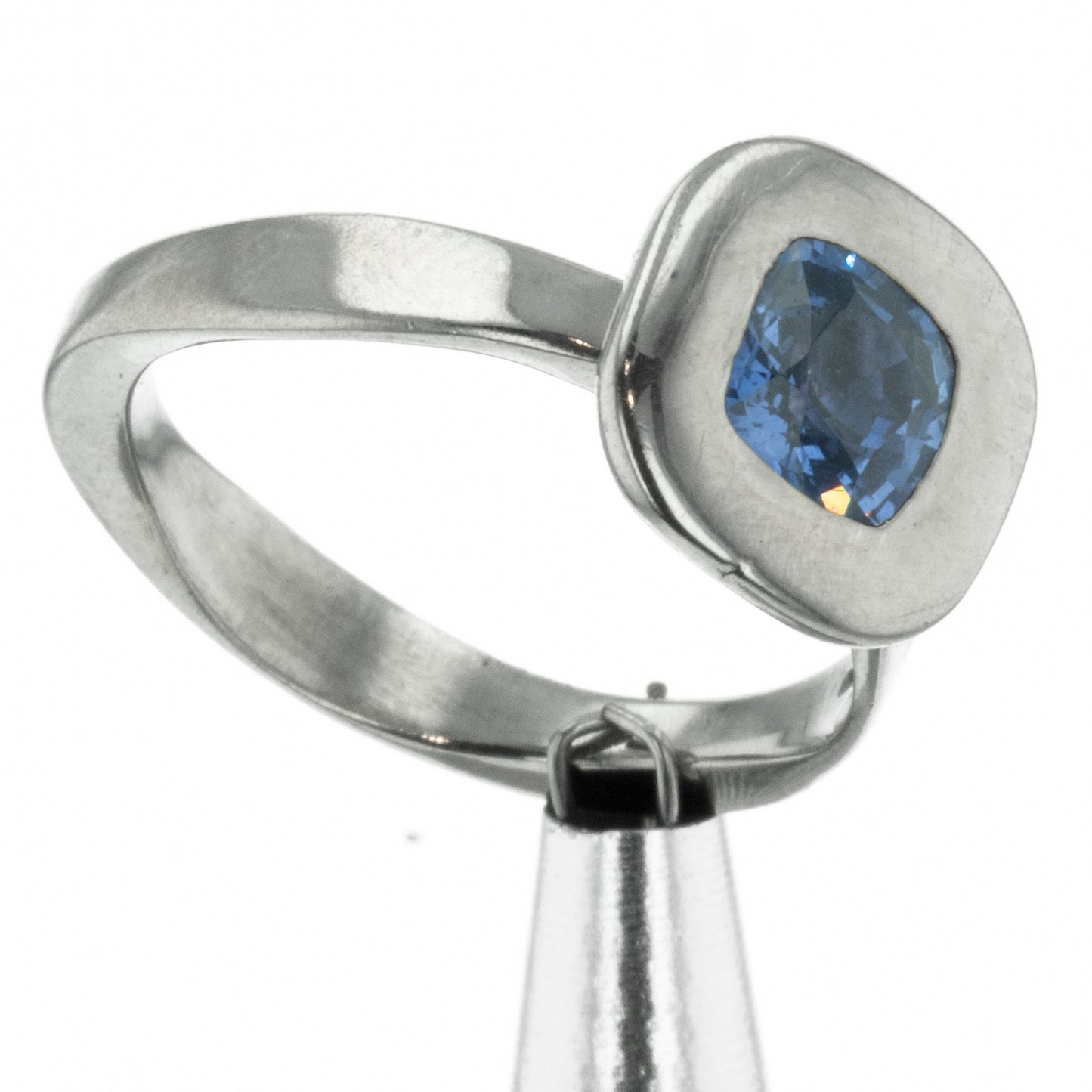 Solitaire sapphire ring