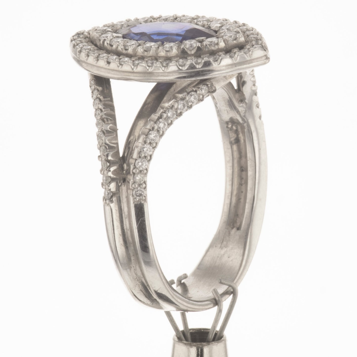 Blue sapphire ring