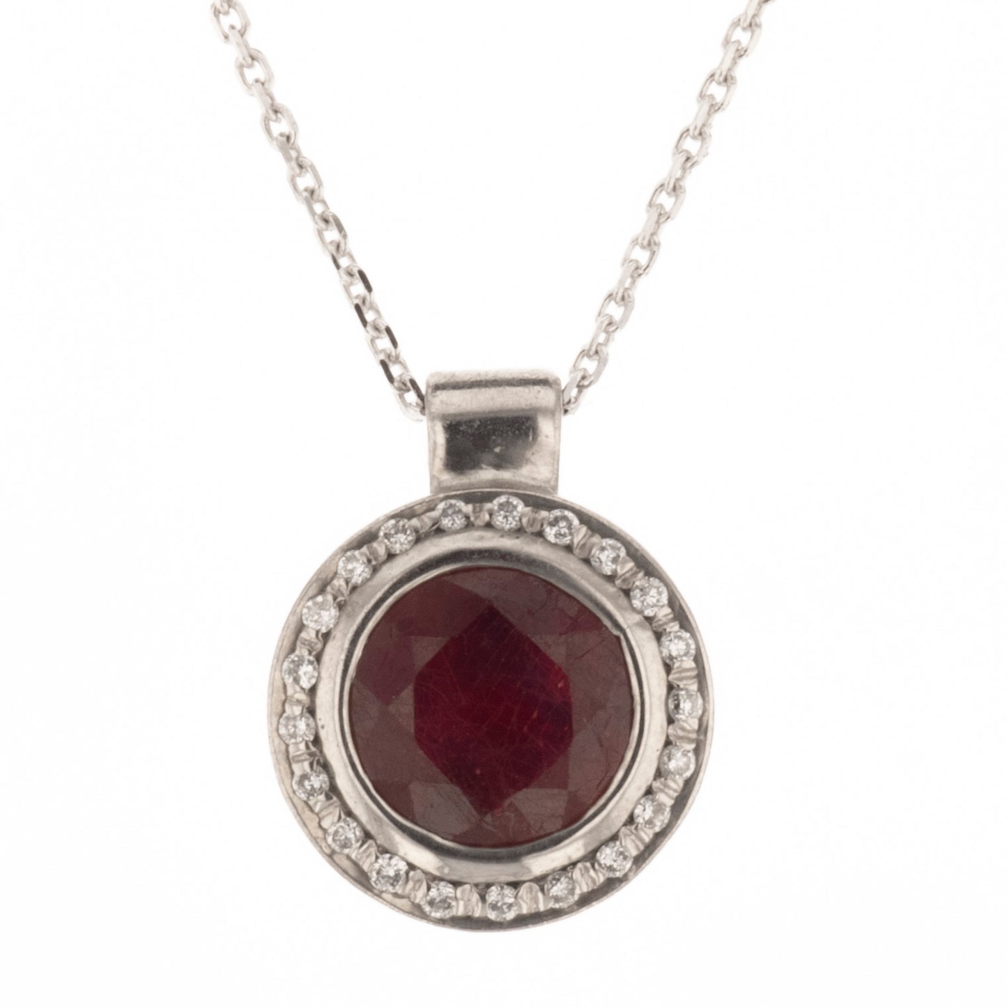 white gold pendant with ruby and diamond